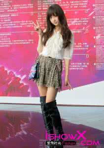 雪纺百变披肩穿法视频 豹纹短裙搭配 豹纹雪纺短裙搭配 性感小女人气质穿法