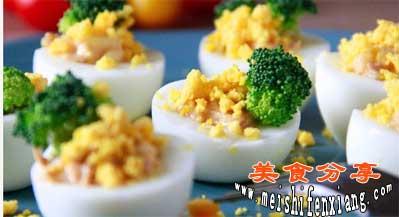 小饭桌最受欢迎的菜谱 【蛋类菜谱】《215道*最受欢迎的蛋类菜谱》(名厨指导版)》