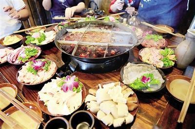 老北京火锅 他在北京建了个20000平米的火锅基地，就为了卖一份人均33.3元的重庆火锅