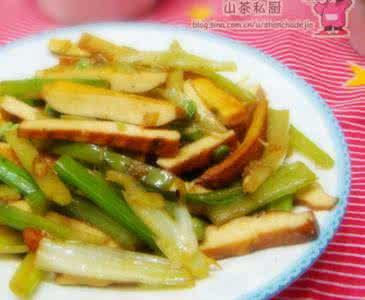 芹菜炒香干的做法 【详图细解】白果芹菜炒香干的做法