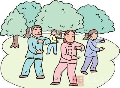 血压骤升 老汉每天撞树千下 血压骤升晕倒