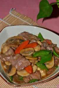 蘑菇厨房 牛肉炒蘑菇的做法【厨屋飘香】