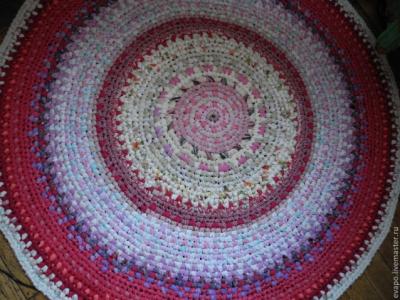 手工编织小地毯 欣赏：“那些编织的地毯有你喜欢的吗？”