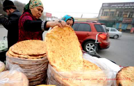 库车大馕 新疆库车：看舌尖上的大馕是如何烤出来滴