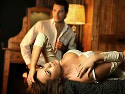 分秒必争 床上战术：做爱也要分秒必争！