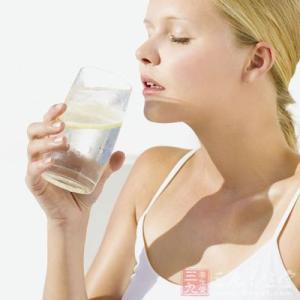 杨钰莹保养年轻的秘诀 女人保养秘诀 女人如何越活越年轻