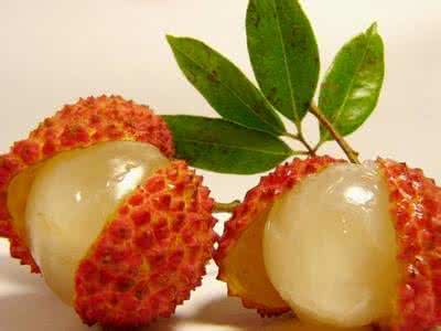 孕妇能吃荔枝吗 孕妇能吃荔枝吗 孕妇可以吃荔枝吗？吃荔枝的好处有哪些