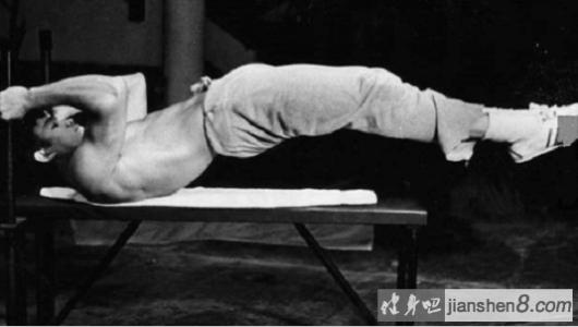 龙旗李小龙 李小龙独创的腹肌训练：龙旗