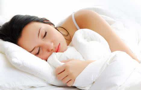 睡前一杯牛奶真能助眠 睡前饮酒助眠真的有效吗