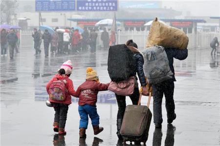 走在放学回家的路上 我独自走在归家路上 独自走在回家的路上