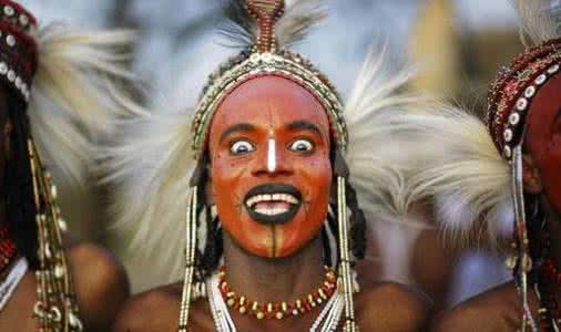 非洲博迪部落胖男人 非洲部落的偷妻节：女人选男人