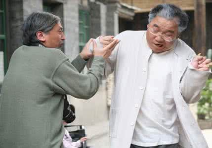 老人痴呆症吃什么药好 老年人痴呆症吃什么药 老年性痴呆症外在表现