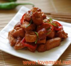 香浓葱酥卤肉饭 开胃下饭- 滋味香浓甜辣鸡球的做法(做出滑嫩无比的鸡肉做法)【厨屋飘香】