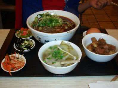 兰州牛肉拉面 与黄师傅谈兰州牛肉拉面·彩图版【上】