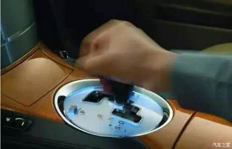 双离合变速箱等红灯 等红灯,挂P档追尾,损毁变速箱几万块,值吗?