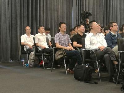 马云湖畔大学演讲视频 马云 湖畔大学 Uber CEO和马云交好，捧场湖畔大学！滴滴你怎么看？