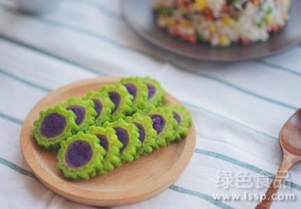 闲适的生活的英文翻译 苦味中的闲适情趣