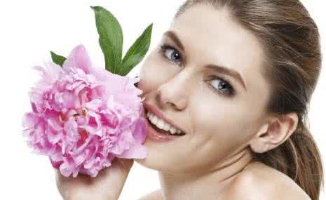 女生可爱的脸部小动作 预防脸部皱纹的日常生活小动作