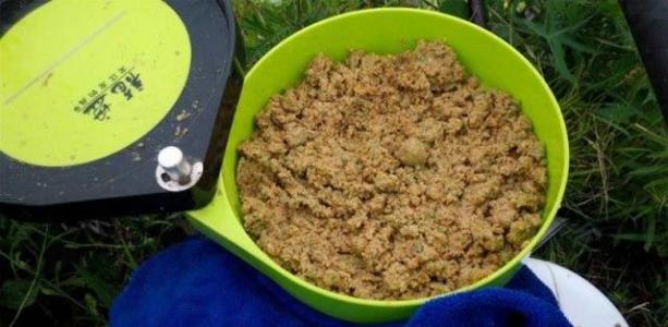 钓鱼窝料中药配方 一款简单方便的自制药米窝料的方法