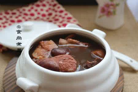 土茯苓排骨汤 为家人熬一锅汤羹【土茯苓排骨汤】