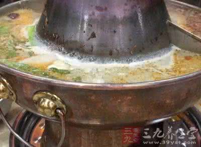 女人常喝的补血养颜汤 常喝这种汤当心中毒死亡