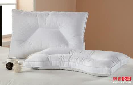 枕头高度多少最合适 枕头高度多少最合适 枕头多高  枕头多高合适