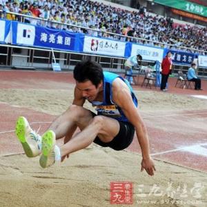 好成绩 健身运动 跳远跳出好成绩的必备法门