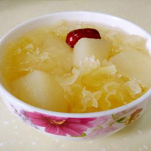 冰糖银耳雪梨汤图片 冰糖银耳雪梨汤