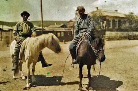 沙俄骑兵 1913年的蒙古老照片，沙俄骑兵和被执行私刑的女人