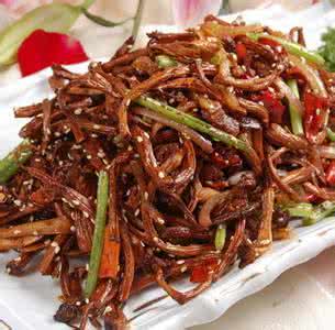 茶树菇香辣鸡煲 茶树菇的营养价值 茶树菇的美味做法及好处