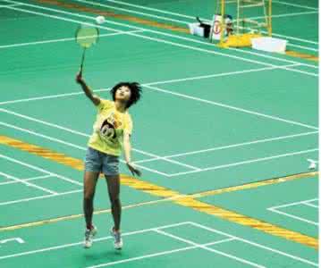 羽毛球预判 打羽毛球的技巧 如何掌握羽毛球预判技巧