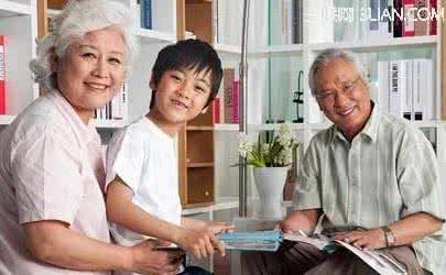 长辈带孩子 让长辈带孩子需注意4点