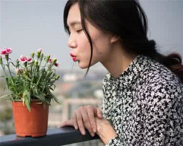 男人爱女人的疯狂表现 5种女人 注定让男人爱的疯狂