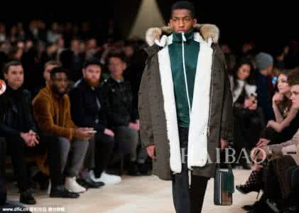 吴亦凡直播首秀 吴亦凡男装周首秀！为Burberry领场谢幕，真是一个大写的气场全开！