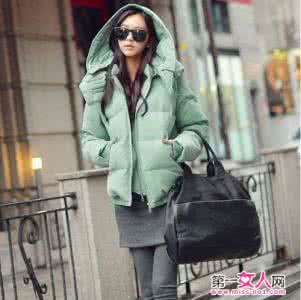 大码连帽女款棉服 大毛领棉服 潮人示范毛领连帽棉服外套混搭法!