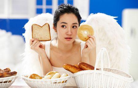 不吃碳水化合物的危害 巧吃碳水化合物 让你不节食也能轻松减肥