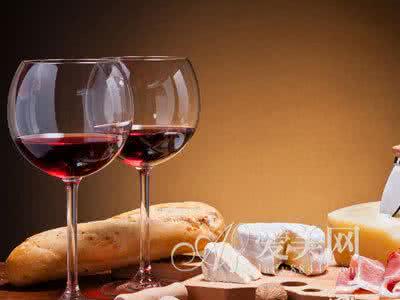 白酒和红酒能一起喝吗 白酒伤身红酒养人全属误谈