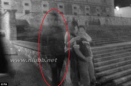 能拍出鬼魂的相机软件 相机拍到的鬼魂(好吓人啊)_鬼魂照相机