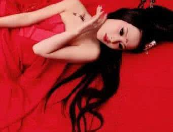 历史上哪位皇帝最帅 历史上哪位皇帝竟然拿着女人的内衣当旗帜的?