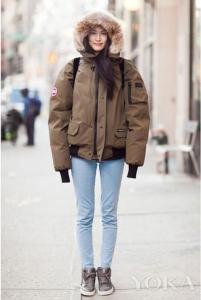 皮草羽绒服 郑爽羽绒服什么牌子 比羽绒时尚,比皮草环保,羊羔毛外套才是时髦首选,杨幂郑爽唐嫣都在穿~