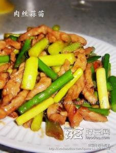 蒜苗炒肉丝的做法 蒜苗炒肉丝 蒜苗炒肉丝怎么做如何做好吃 秘制蒜苗炒肉丝的做法大全