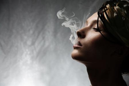 做试管对女性伤害大吗 吸烟对女性的9大伤害