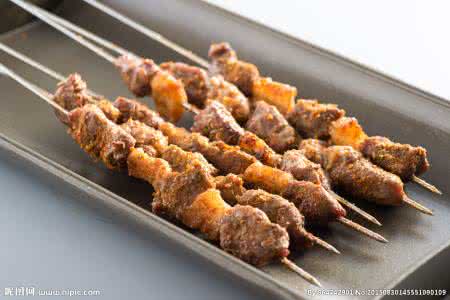 烤羊肉串 天凉了，上点儿烤羊肉串尝尝吧！