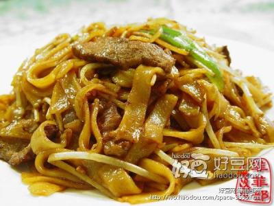 干炒牛河的正宗做法 干炒牛河 干炒牛河的做法,干炒牛河怎么做好吃,干炒牛河的家常做法