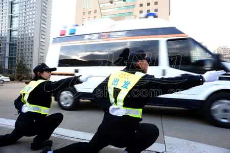 杭州睡衣民警抓小偷 民警教你这样防小偷 乘公交时最好不要站门口