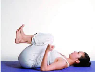 缓解痛经瑜伽 痛经怎么缓解？10招瑜伽缓解女性痛经