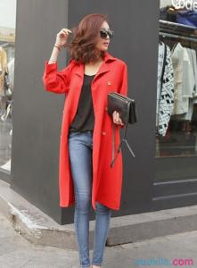 简洁干练的军装 风衣搭配简洁干练范儿