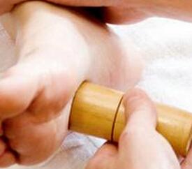 扁桃体炎的中药贴敷 疾病预防 涌泉穴中药贴敷治扁桃体炎