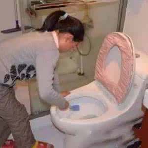 新婚那天同床尴尬吗 新婚第二天起床很尴尬 【太实用了】把小苏打撒到了马桶里，第二天起床惊呆了......