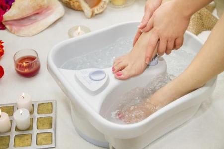 易净康泡脚新闻事件 泡脚后做一件事更养肝